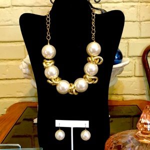 💖Host Pick!💖 Lucia chunky Faux Pearl Necklace Set
